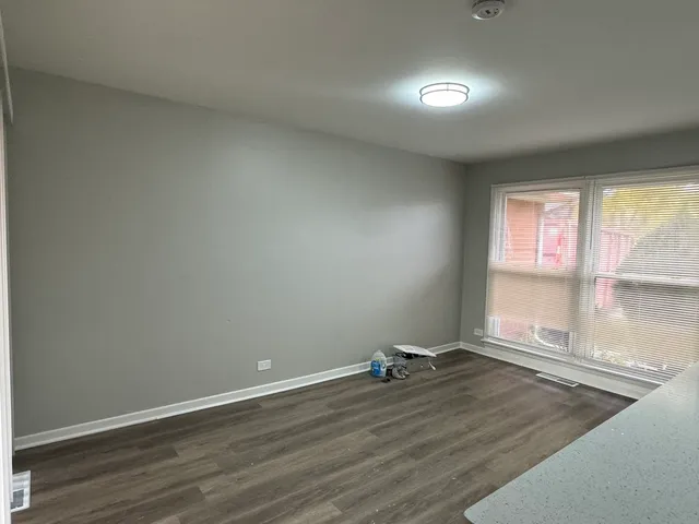 $2,550 | 1127 East 159th Place, South Holland, IL 60473