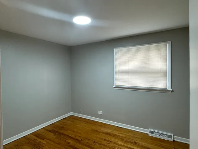 $2,550 | 1127 East 159th Place, South Holland, IL 60473