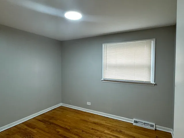 $2,550 | 1127 East 159th Place, South Holland, IL 60473