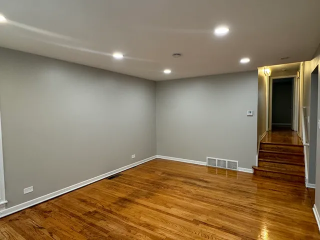 $2,550 | 1127 East 159th Place, South Holland, IL 60473