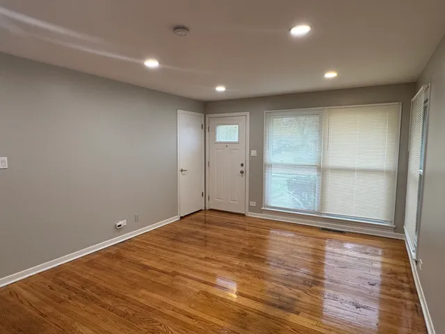 $2,550 | 1127 East 159th Place, South Holland, IL 60473