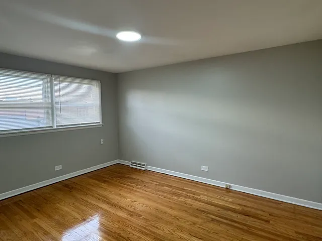 $2,550 | 1127 East 159th Place, South Holland, IL 60473