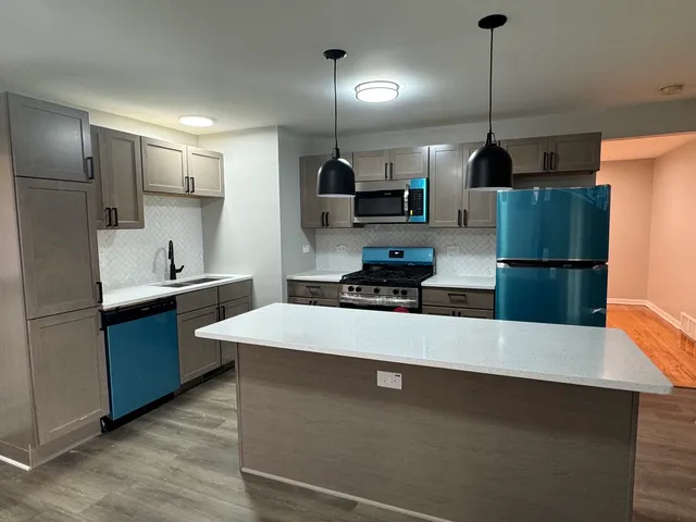 $2,550 | 1127 East 159th Place, South Holland, IL 60473