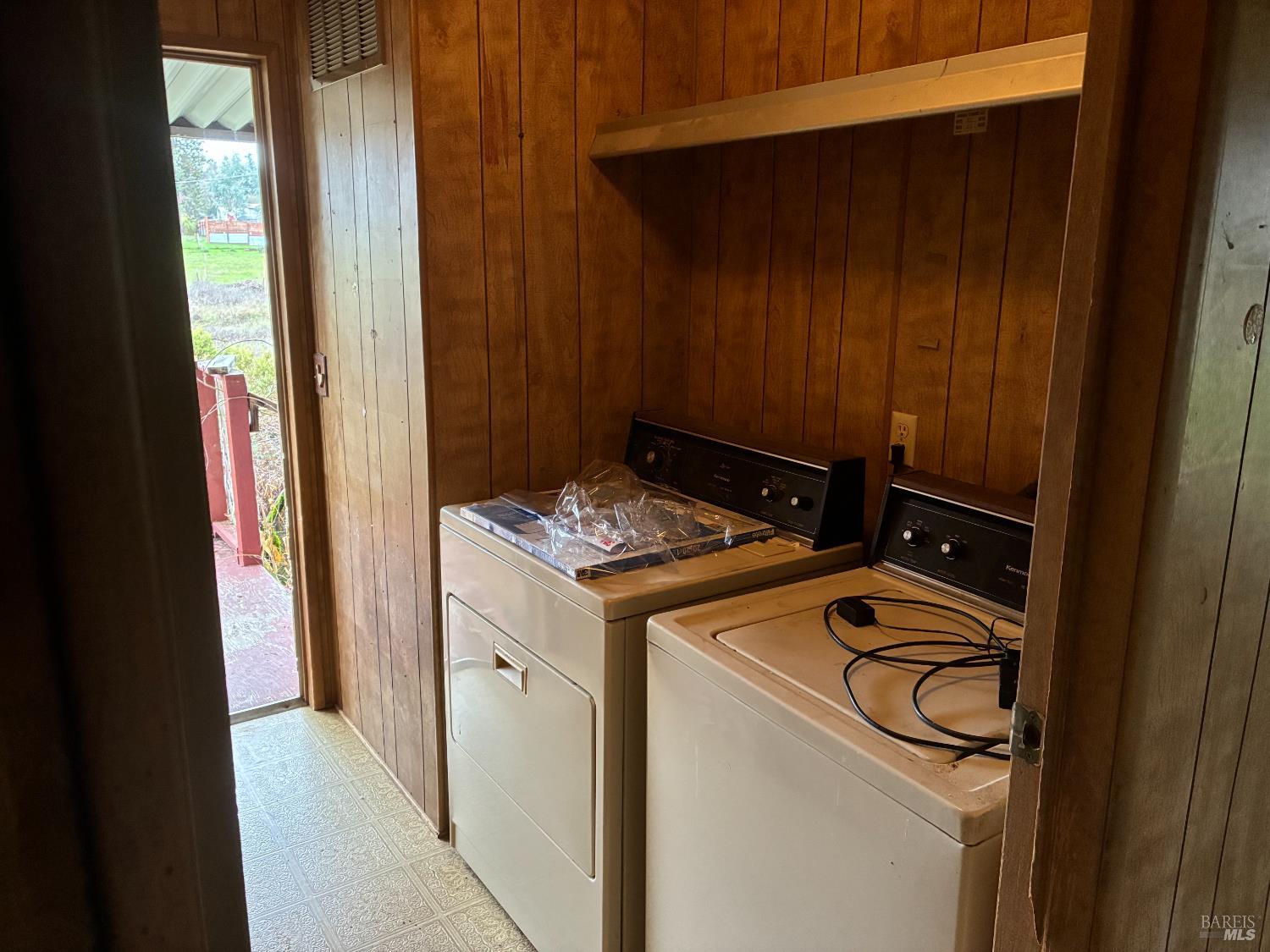 2865 Bell Hill Road Kelseyville, CA 95451 - Photo 23 of 43 Hallway with laundry and side exterior door