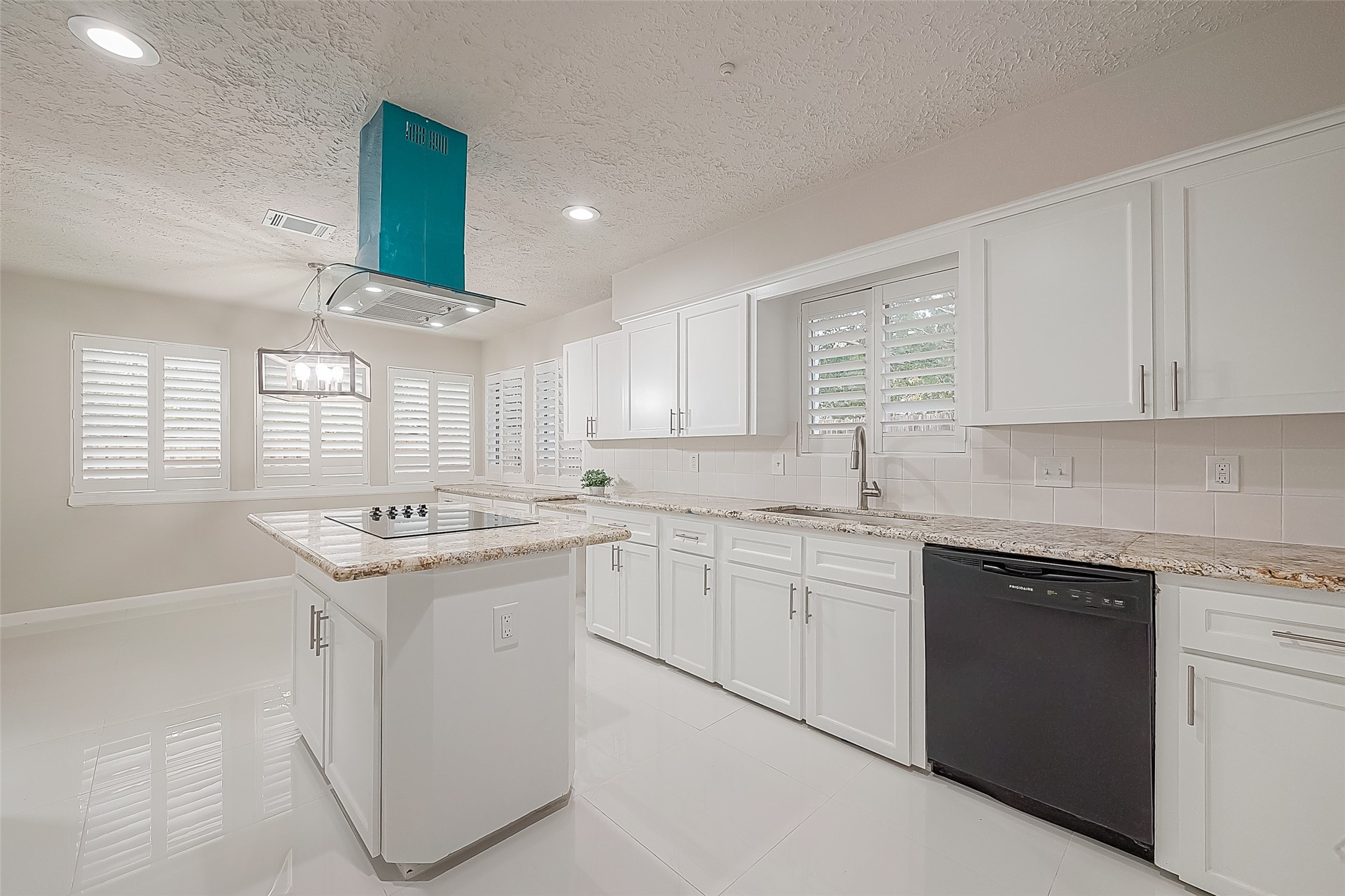 6107 Sanford Road Houston, TX 77096 - Photo 18 of 50