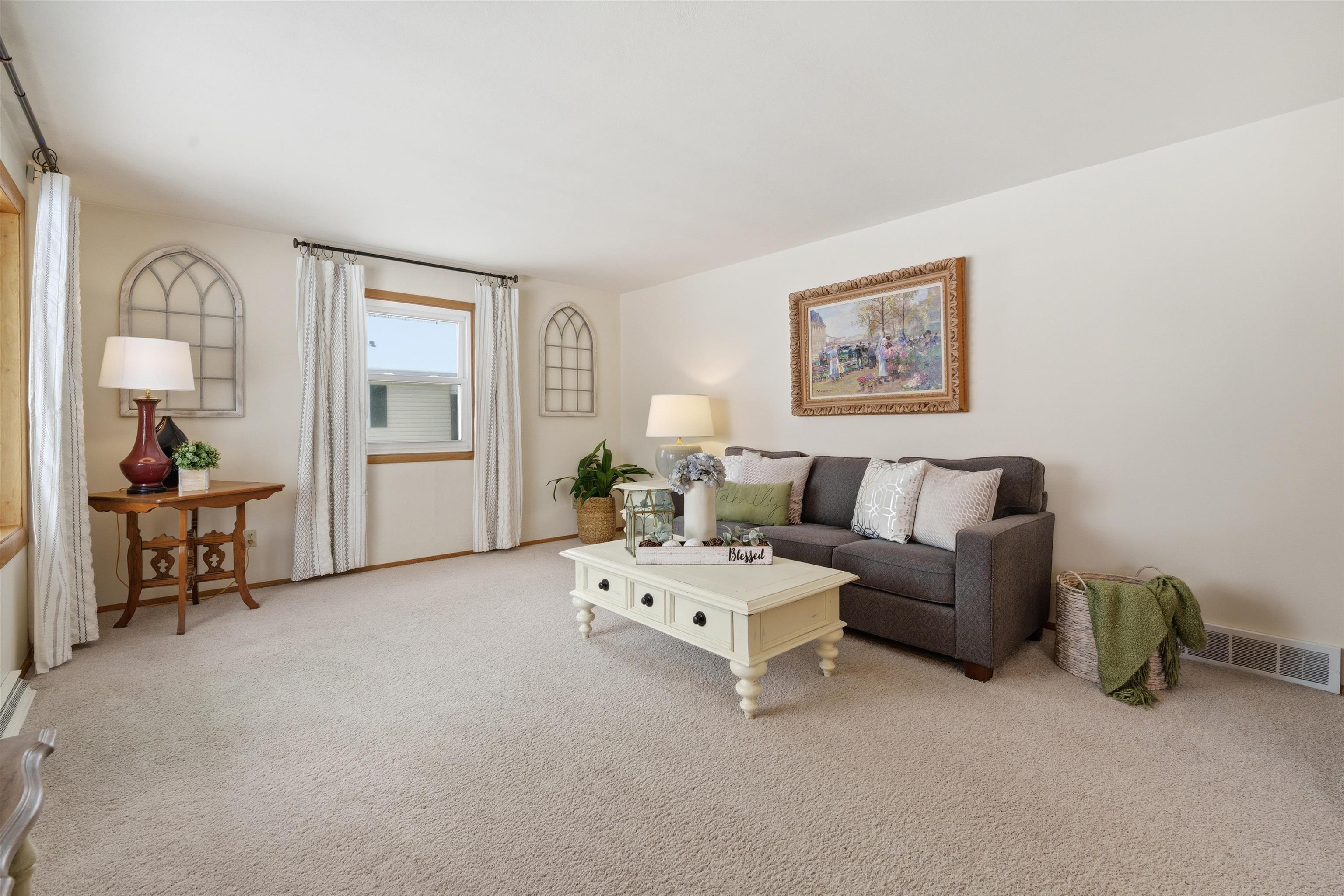 107 Ramlen Court Appleton, WI 54915 - Photo 3 of 36