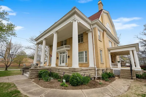 $436,000 | 500 East Myrtle Street, Independence, KS 67301