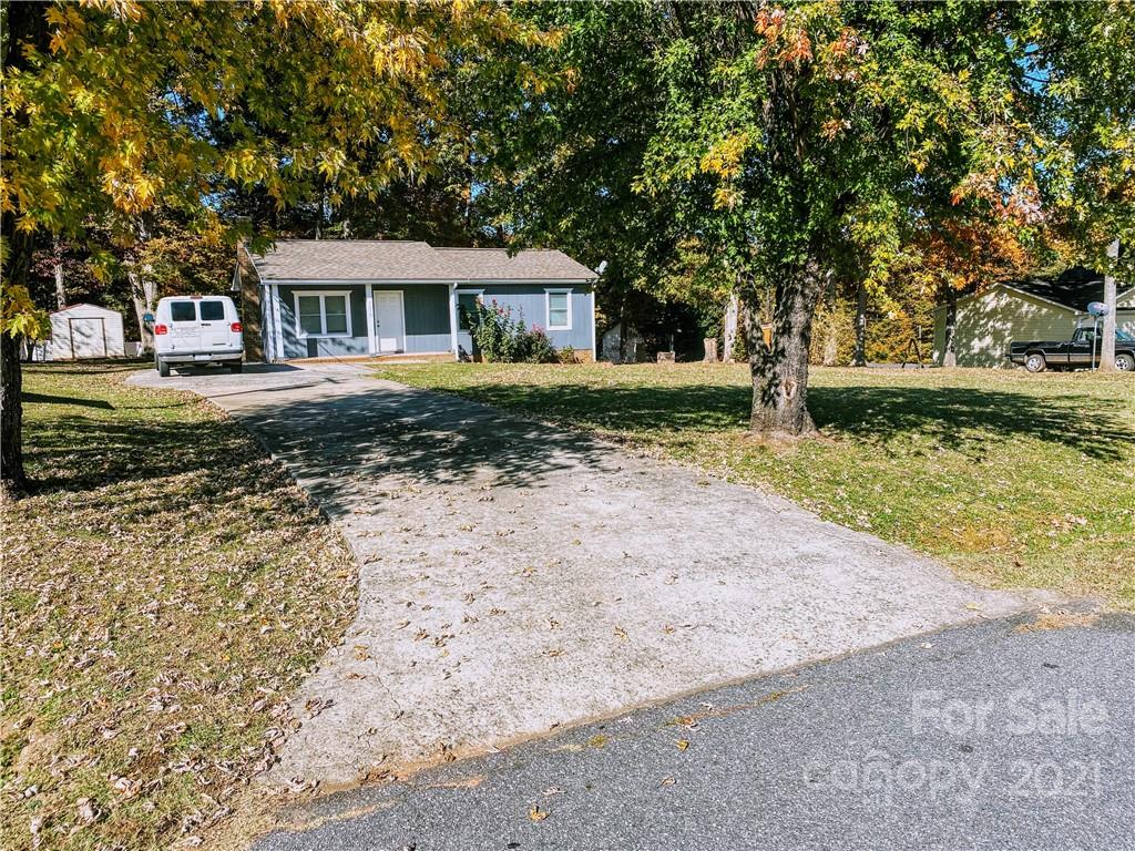 1679 Ponderosa Road Hickory, NC 28602 - Photo 3 of 29 Gallery Image 3