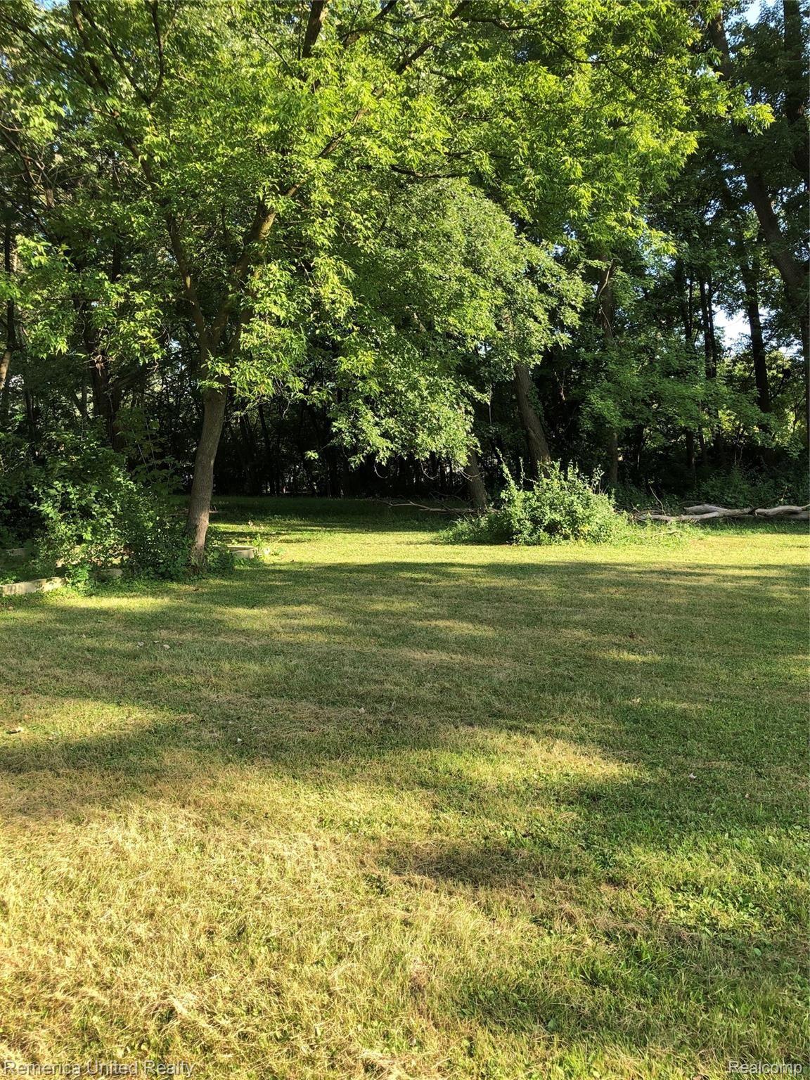 20918 Tuck Road Farmington, MI 48336 - Photo 15 of 23 4583A5FA-A5B6-4F91-9EC2-7D921A3761F5.jpeg