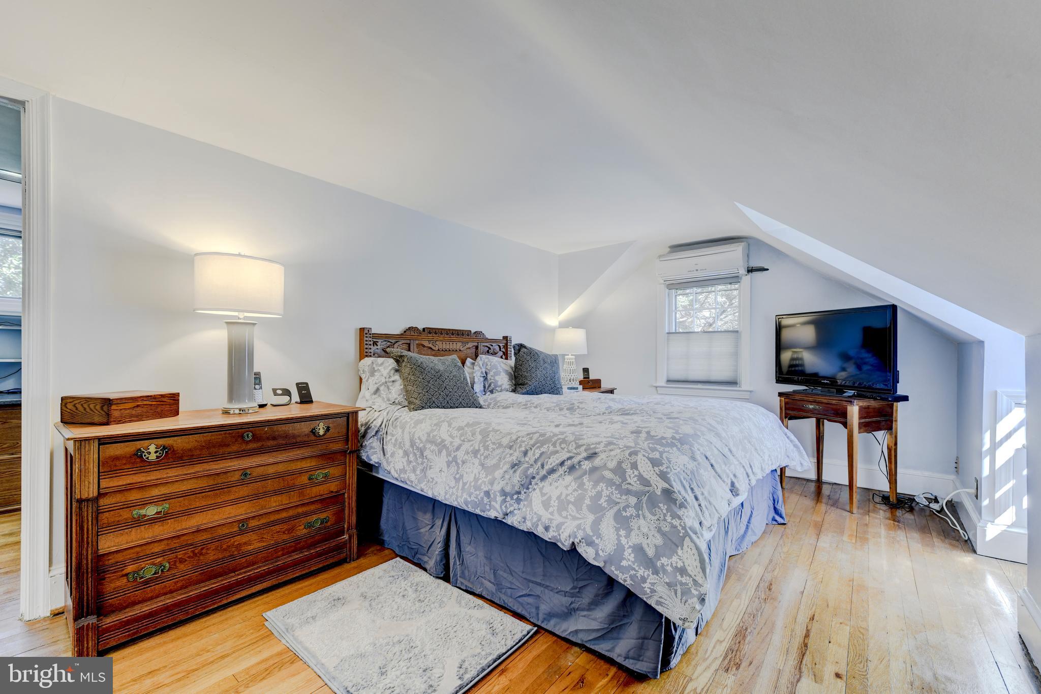 4545 South Chelsea Lane Bethesda, MD 20814 - Photo 14 of 32 Master bedroom