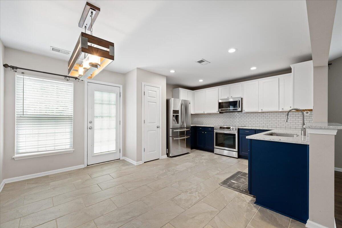 341 Deep River Road Summerville, SC 29486 - Photo 15 of 43 Kitchen