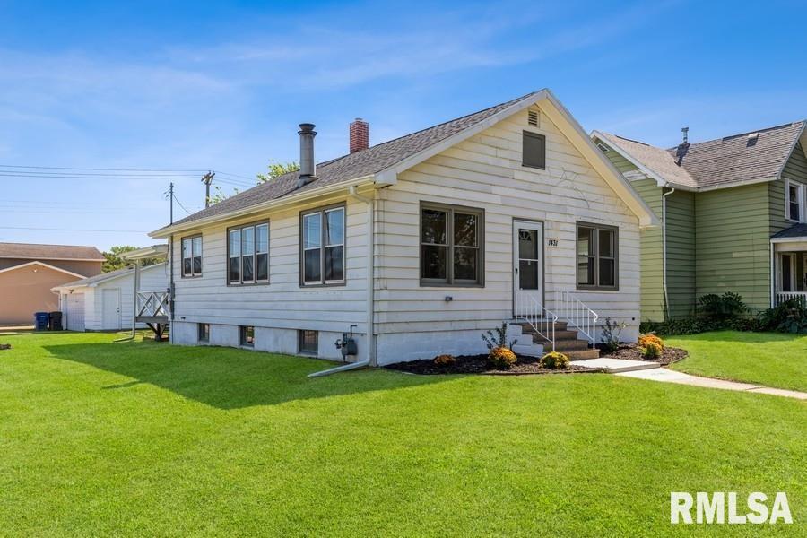 1431 Pershing Boulevard Clinton, IA 52732 - Photo 2 of 15 Gallery Image 2