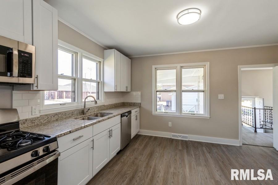 1431 Pershing Boulevard Clinton, IA 52732 - Photo 5 of 15 Gallery Image 5