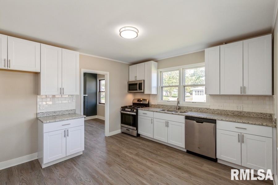1431 Pershing Boulevard Clinton, IA 52732 - Photo 6 of 15 Gallery Image 6