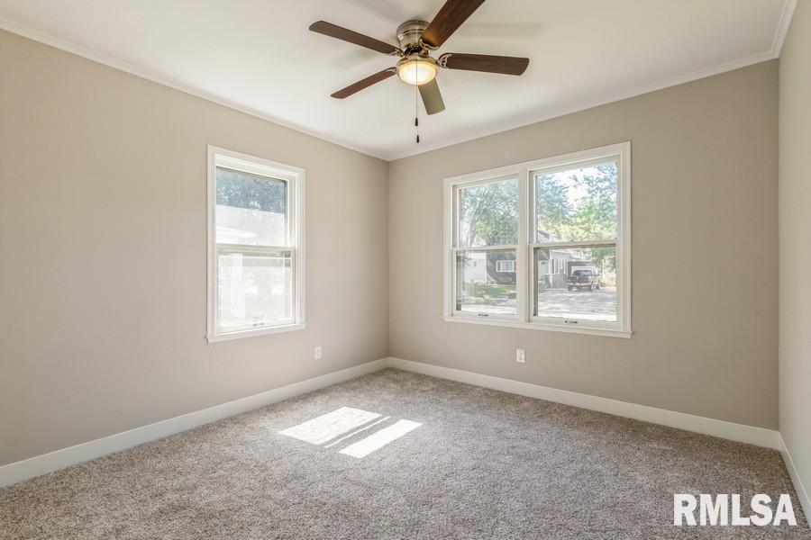 1431 Pershing Boulevard Clinton, IA 52732 - Photo 7 of 15 Gallery Image 7
