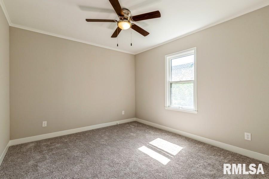 1431 Pershing Boulevard Clinton, IA 52732 - Photo 9 of 15 Gallery Image 9