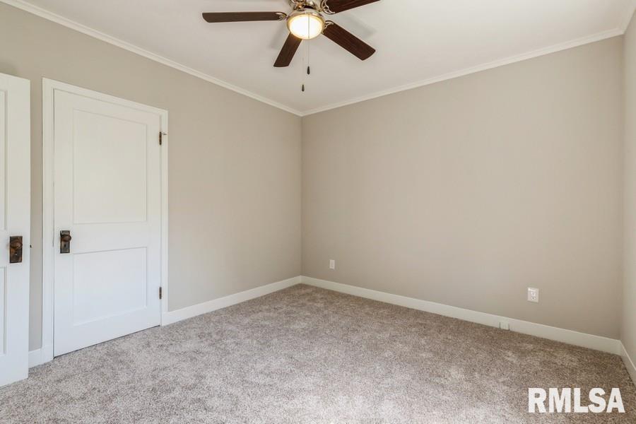 1431 Pershing Boulevard Clinton, IA 52732 - Photo 10 of 15 Gallery Image 10