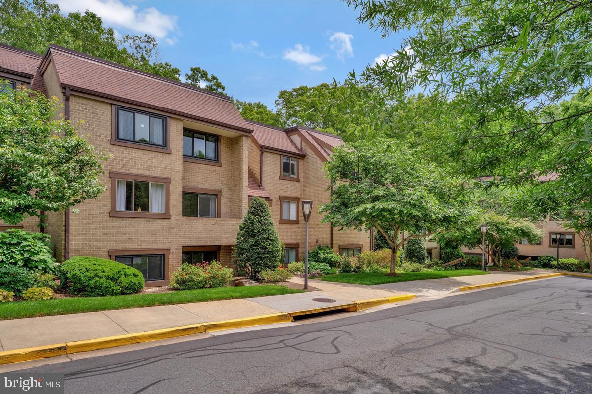 1663 Parkcrest Circle, Unit 200 Reston, VA 20190 - Photo 2 of 30