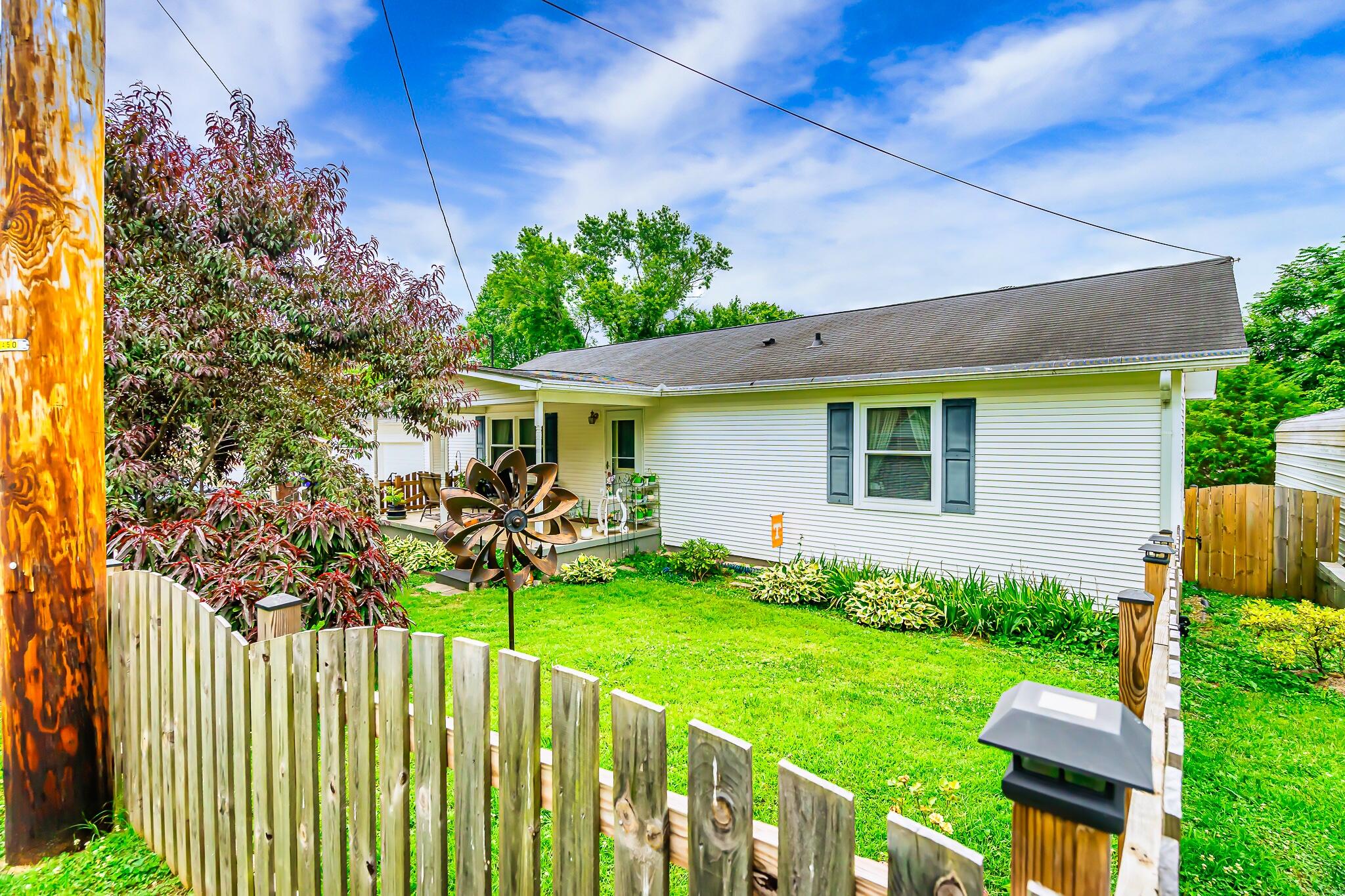 125 South Seneca Road Oak Ridge, TN 37830 - Photo 1 of 28 125S-2