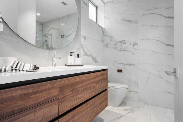 a view of a multi story building