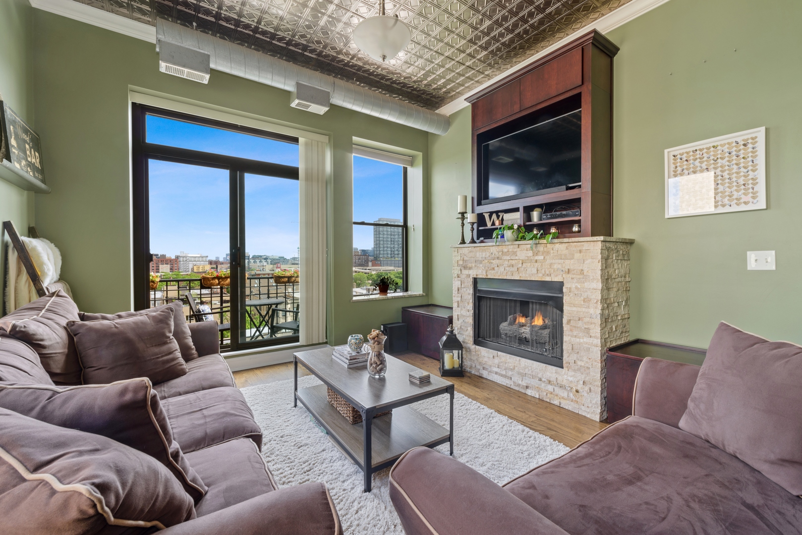 811 South Lytle Street, Unit 606 Chicago, IL 60607 - Photo 4 of 23 a living room with furniture a flat screen tv and a fireplace
