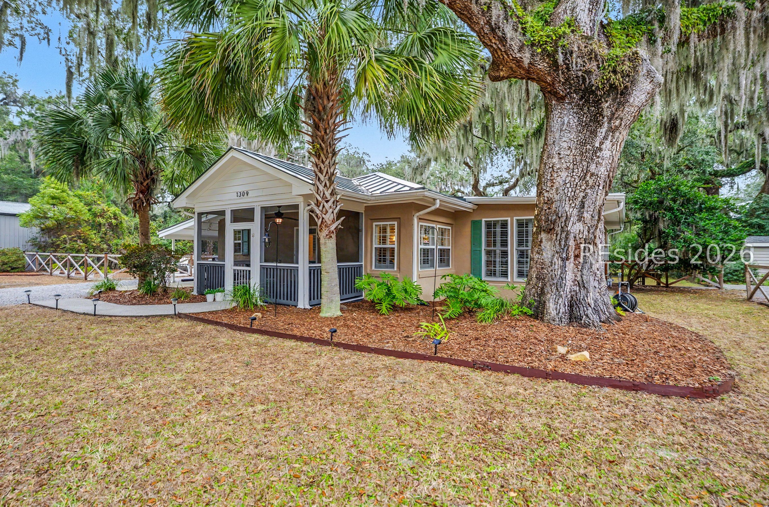 1309 Newcastle Street Beaufort, SC 29902 - Photo 4 of 60