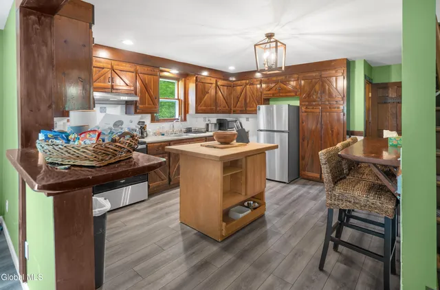 $349,900 | 633 Moore Hill Road, Stephentown, NY 12168