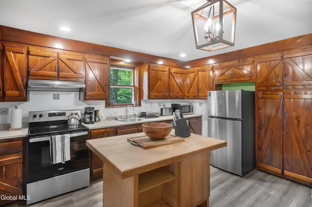 $349,900 | 633 Moore Hill Road, Stephentown, NY 12168