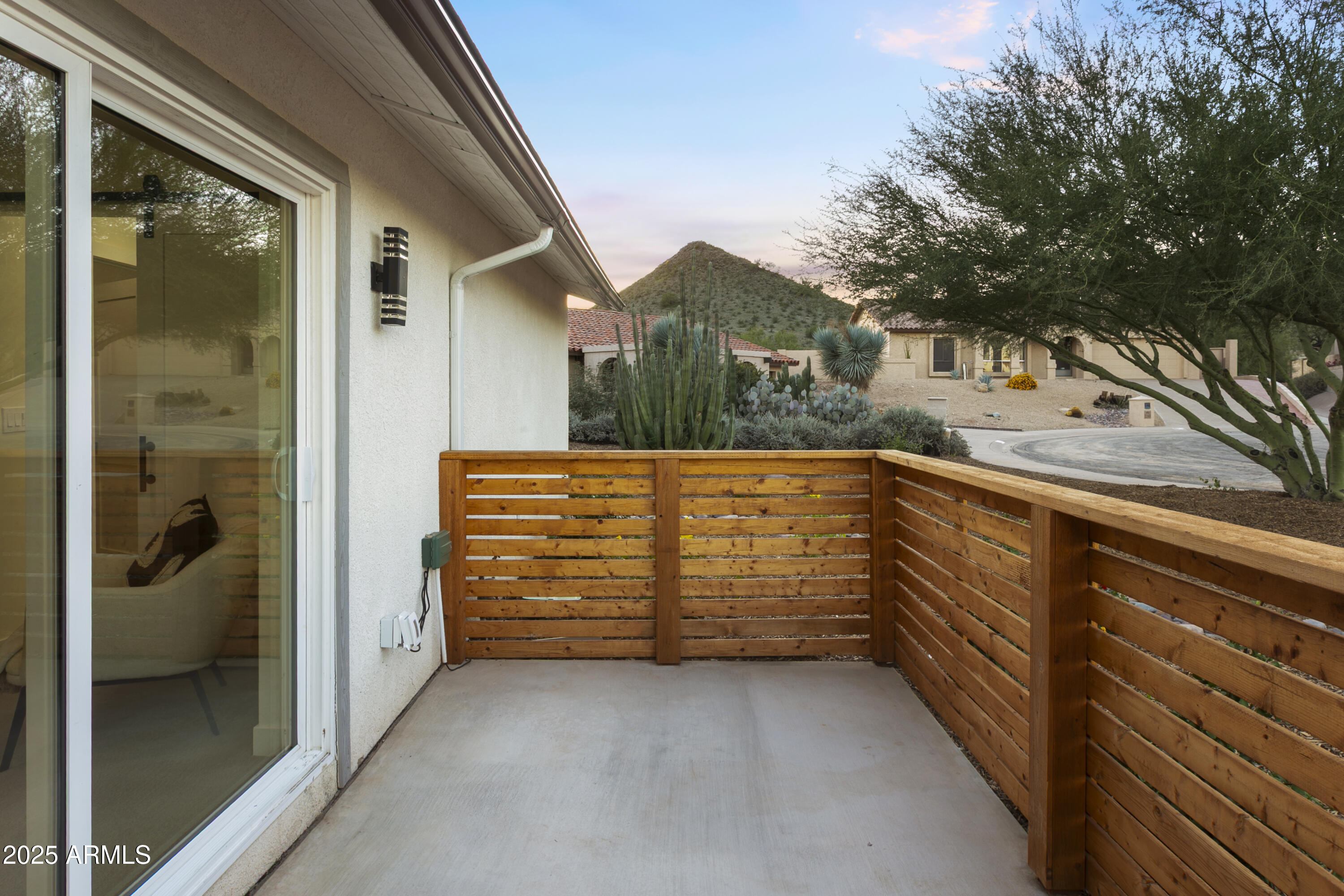 2273 East Clinton Street Phoenix, AZ 85028 - Photo 14 of 30 a view of outdoor space