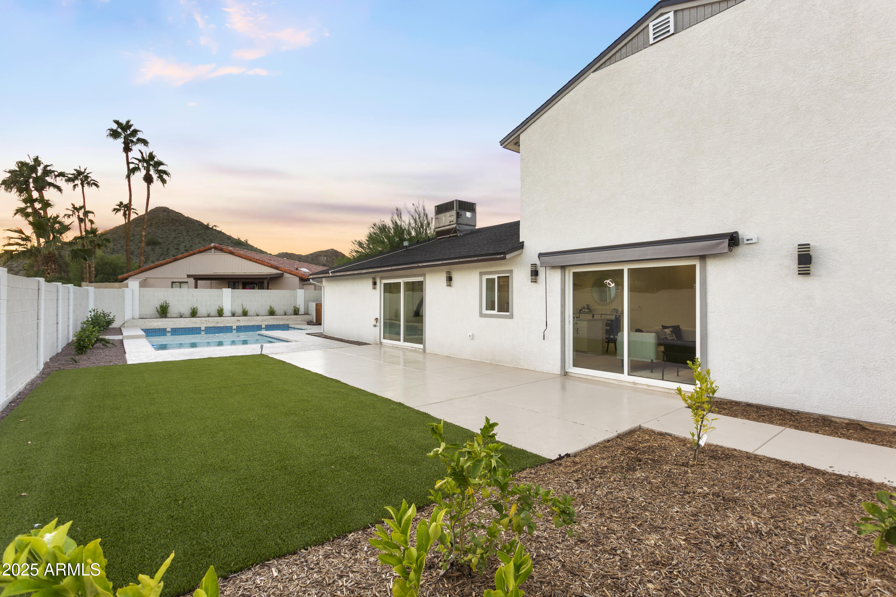 2273 East Clinton Street Phoenix, AZ 85028 - Photo 26 of 30 a view of house with backyard and garden