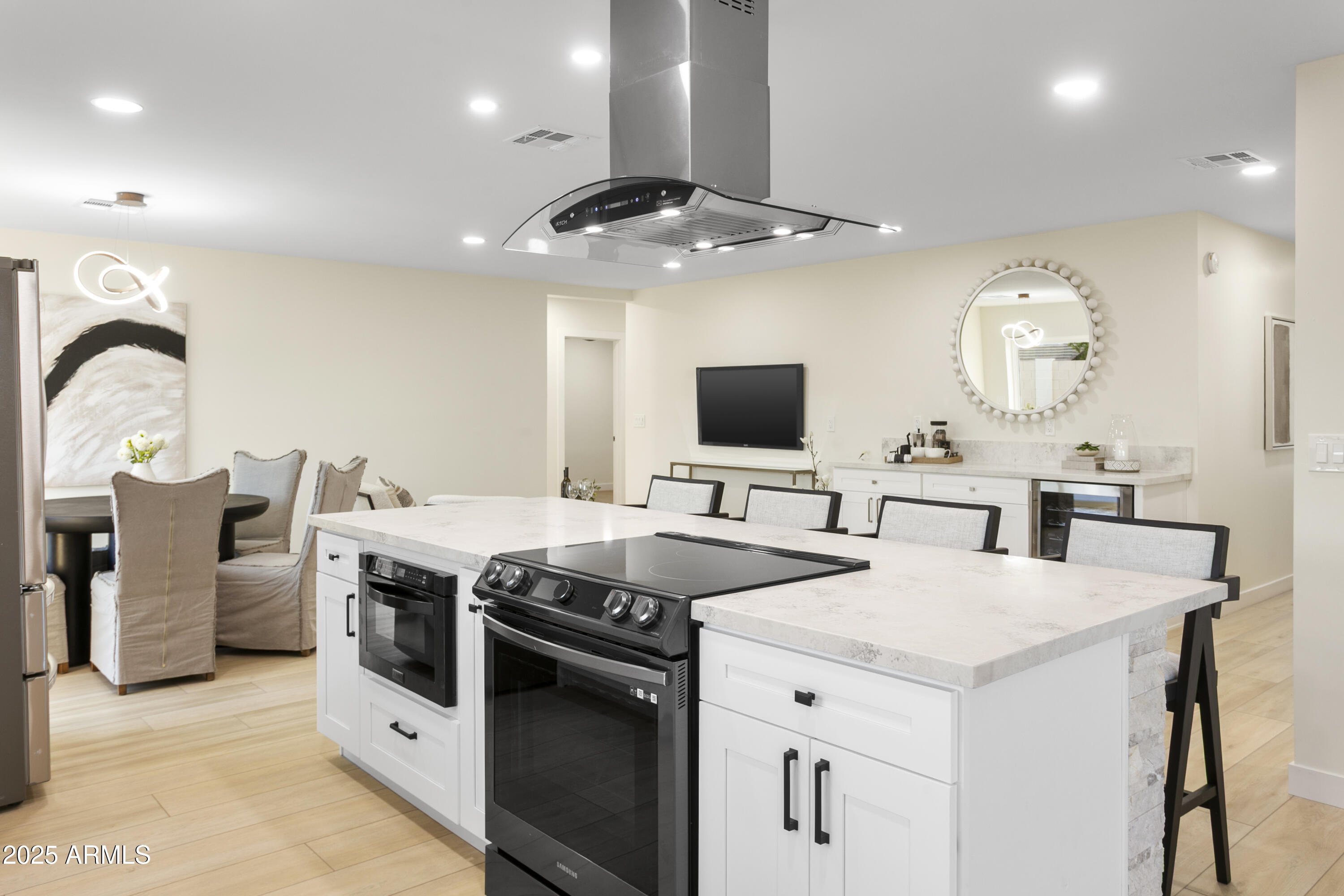 2273 East Clinton Street Phoenix, AZ 85028 - Photo 6 of 30 a kitchen that has a stove and a table with chairs