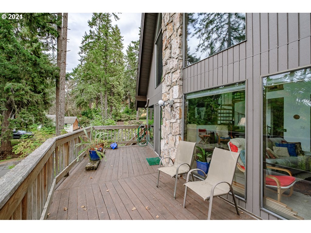 4580 Old Dillard Road Eugene, OR 97405 - Photo 15 of 29 a balcony with wooden floor and outdoor seating