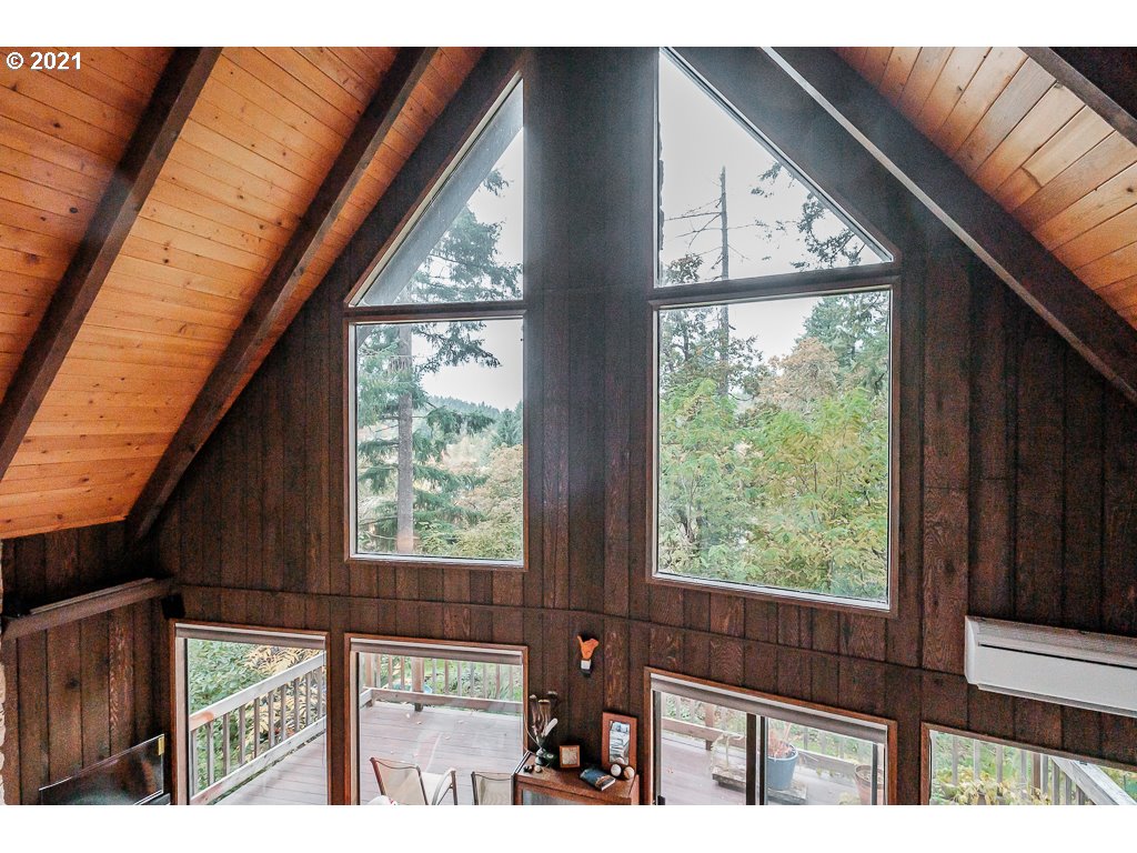 4580 Old Dillard Road Eugene, OR 97405 - Photo 21 of 29 a view of an outdoor space with a window