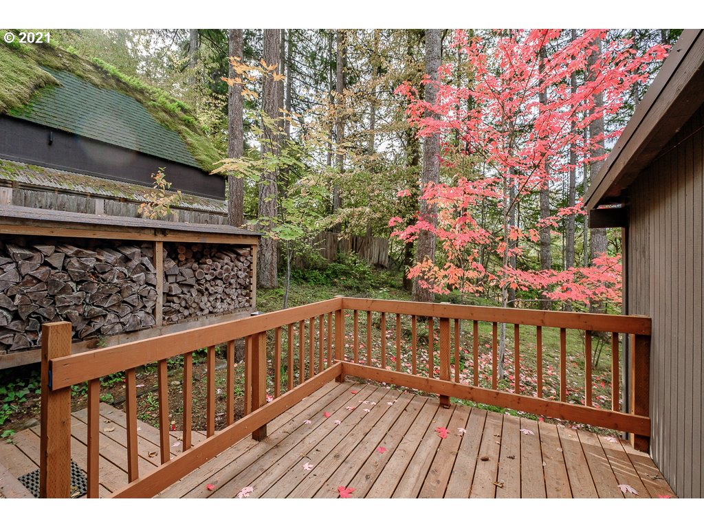 4580 Old Dillard Road Eugene, OR 97405 - Photo 29 of 29 a view of balcony with wooden floor
