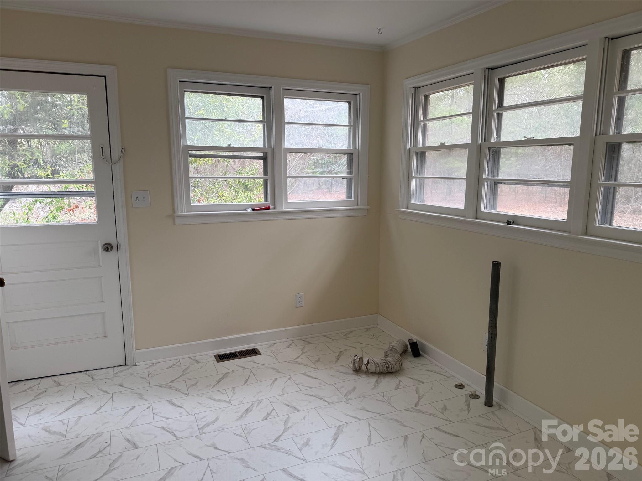 292 Youngs Bend Road Kershaw, SC 29067 - Photo 11 of 18 an empty room with a window