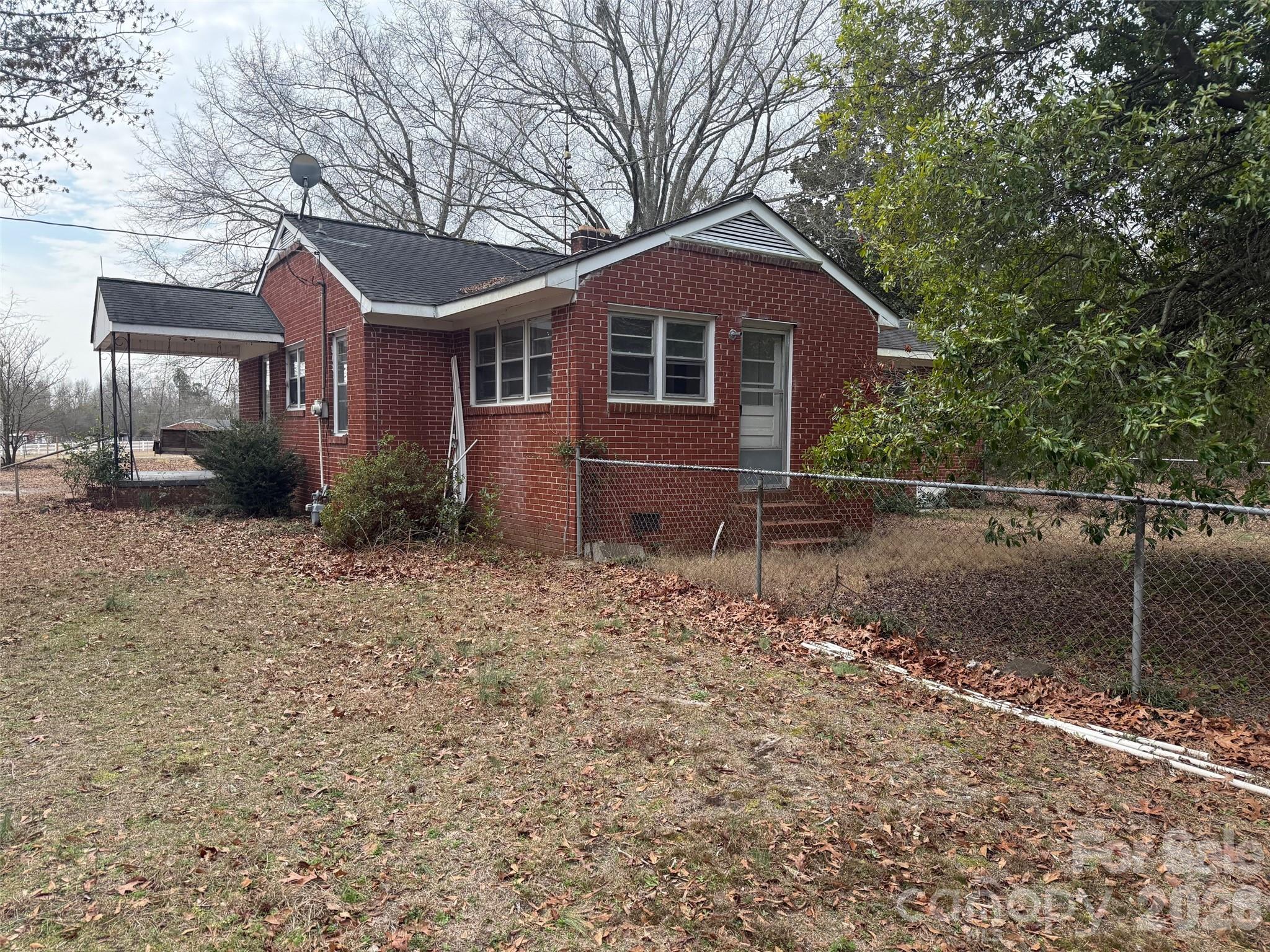 292 Youngs Bend Road Kershaw, SC 29067 - Photo 3 of 18 a front view of a house with garden