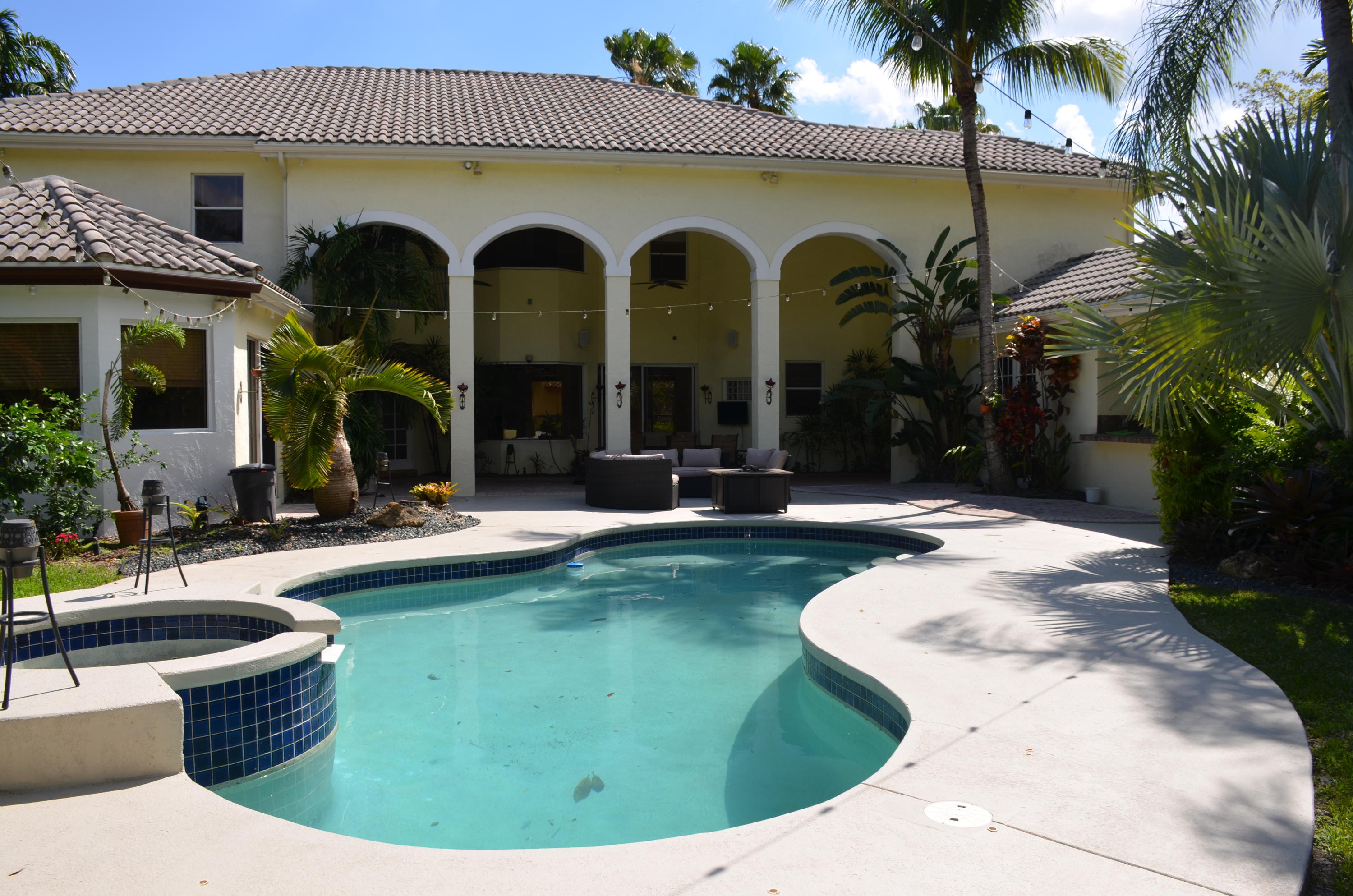 1200 Parkside Avenue Boca Raton, FL 33486 - Photo 6 of 33 a view of a house with fountain bath tub and swimming pool