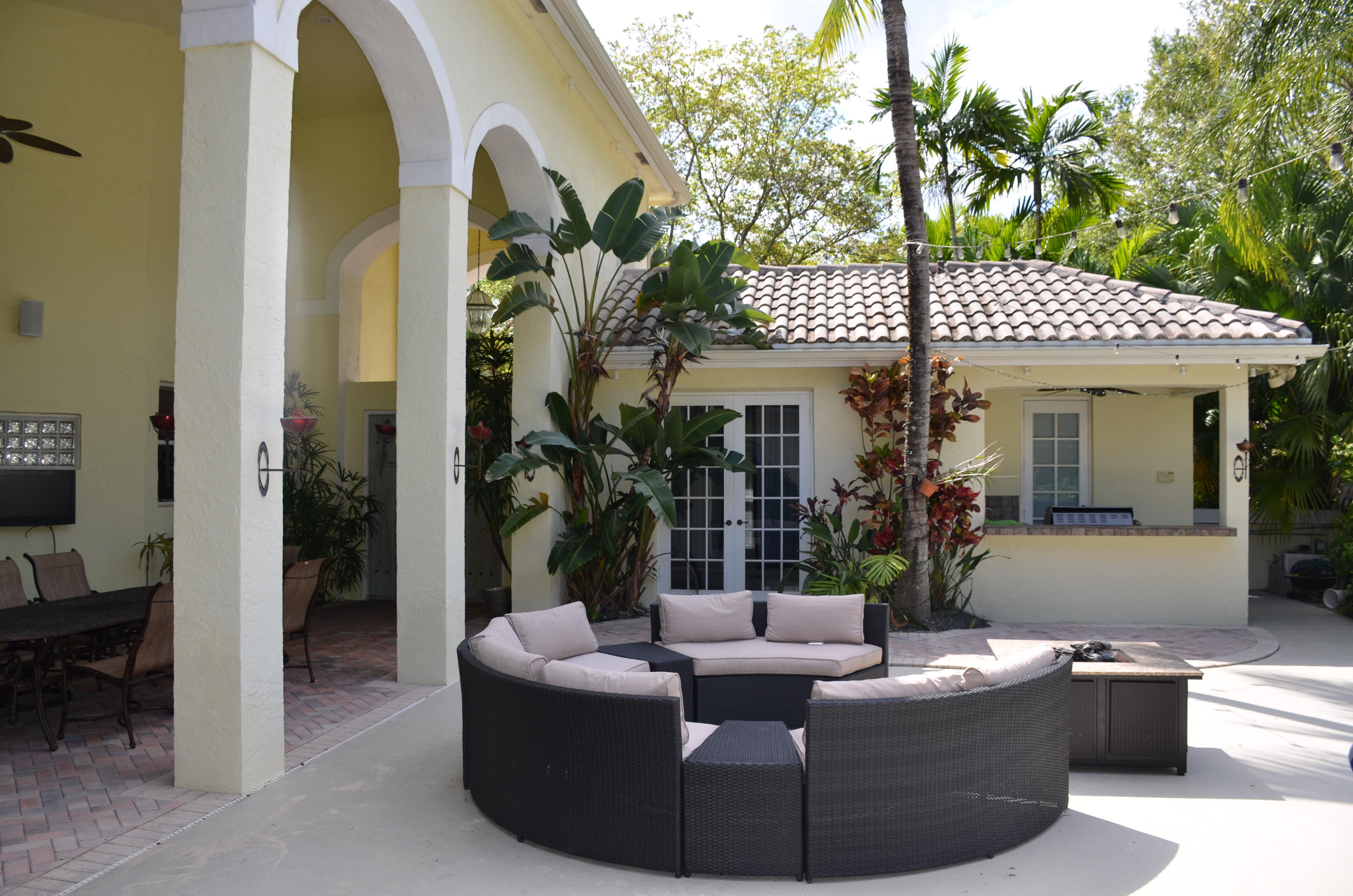 1200 Parkside Avenue Boca Raton, FL 33486 - Photo 8 of 33 a view of a house with couches and a potted plant