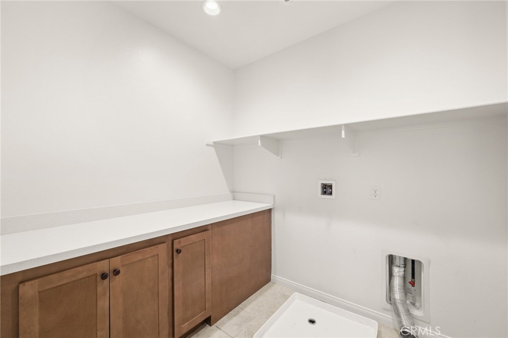 32448 Toyon Road Temecula, CA 92591 - Photo 33 of 72 a kitchen with a white cabinets