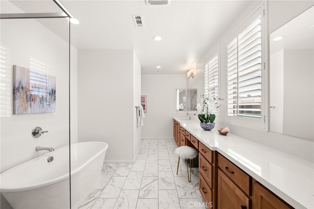 32448 Toyon Road Temecula, CA 92591 - Photo 47 of 72 a spacious bathroom with a tub sink and mirror
