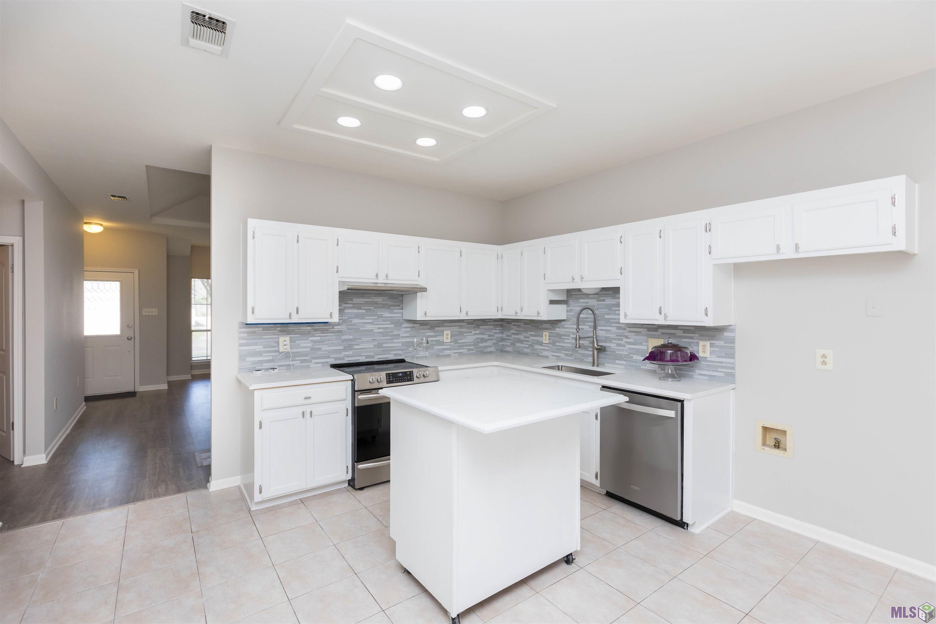 1833 Myrtle Ridge Drive Baton Rouge, LA 70816 - Photo 2 of 25 Gallery Image 2