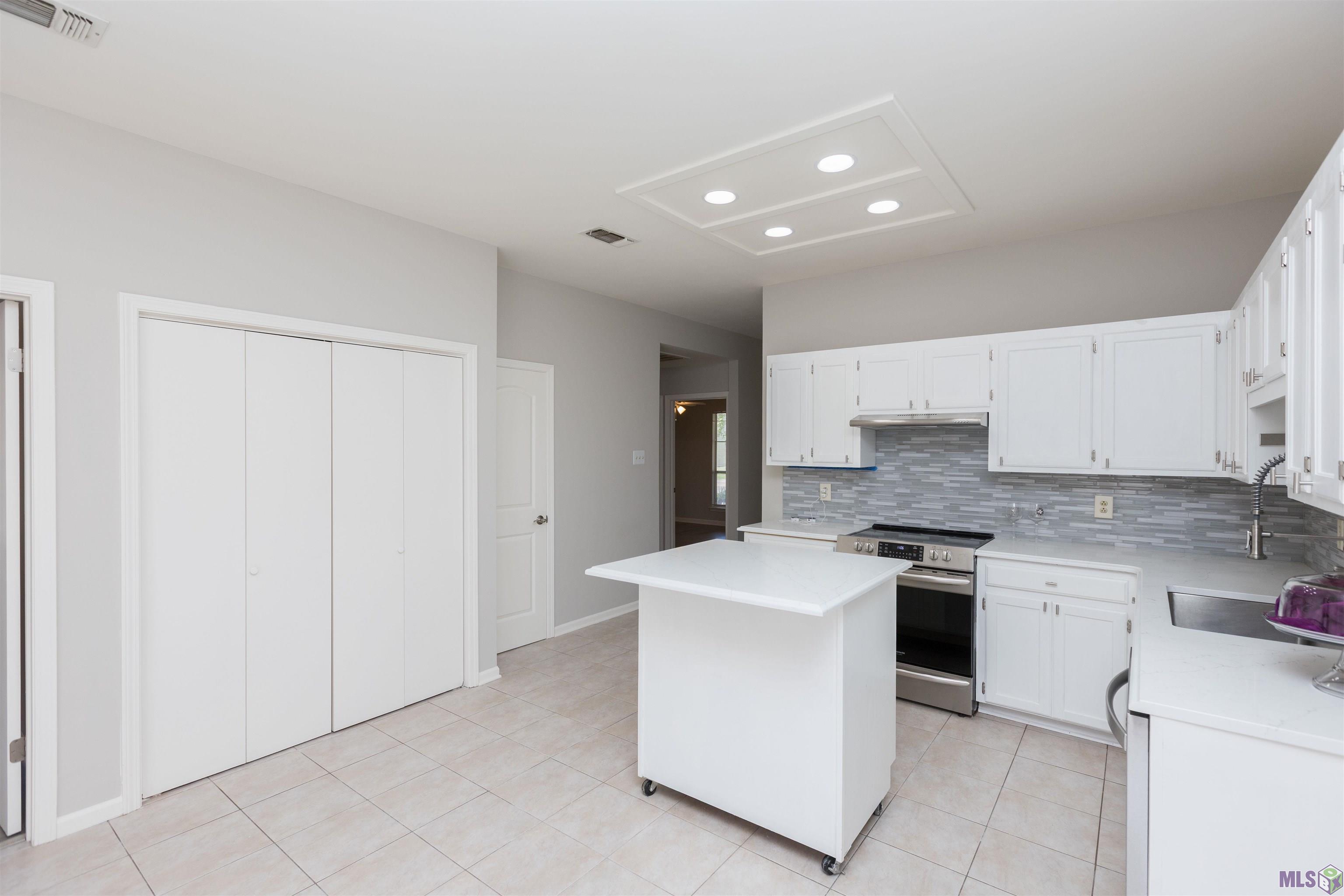 1833 Myrtle Ridge Drive Baton Rouge, LA 70816 - Photo 3 of 25 Gallery Image 3