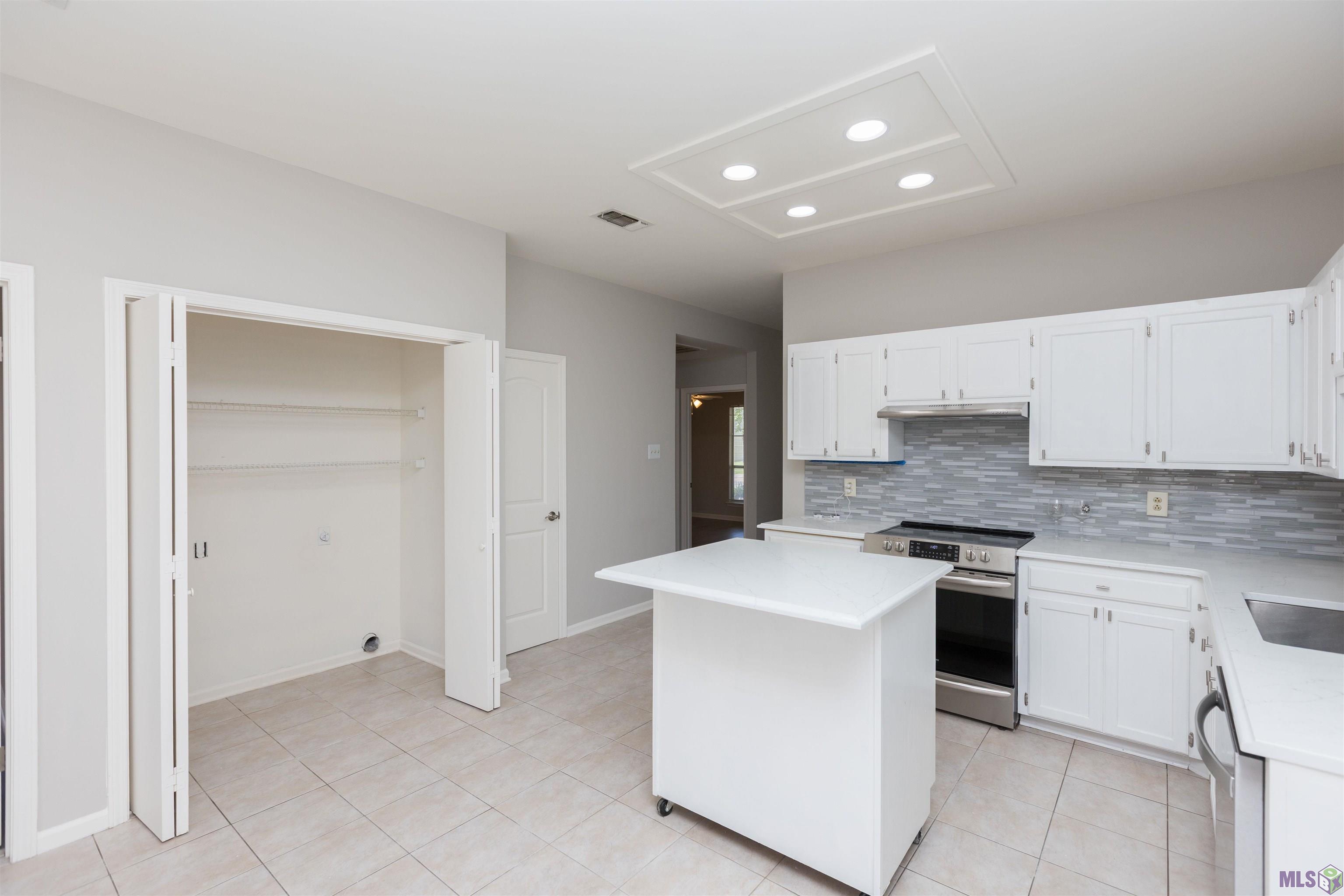 1833 Myrtle Ridge Drive Baton Rouge, LA 70816 - Photo 4 of 25 Gallery Image 4