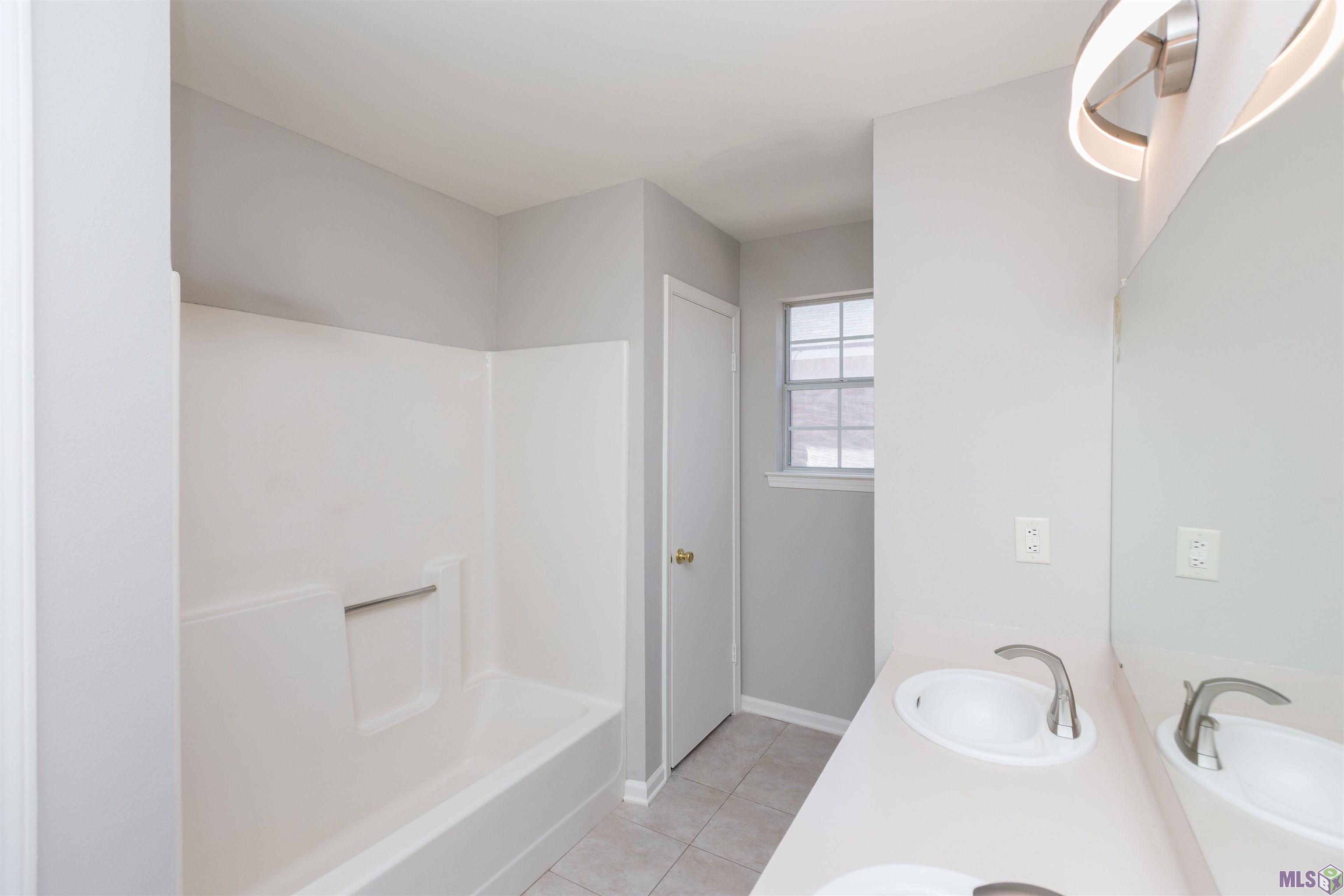 1833 Myrtle Ridge Drive Baton Rouge, LA 70816 - Photo 9 of 25 Gallery Image 9