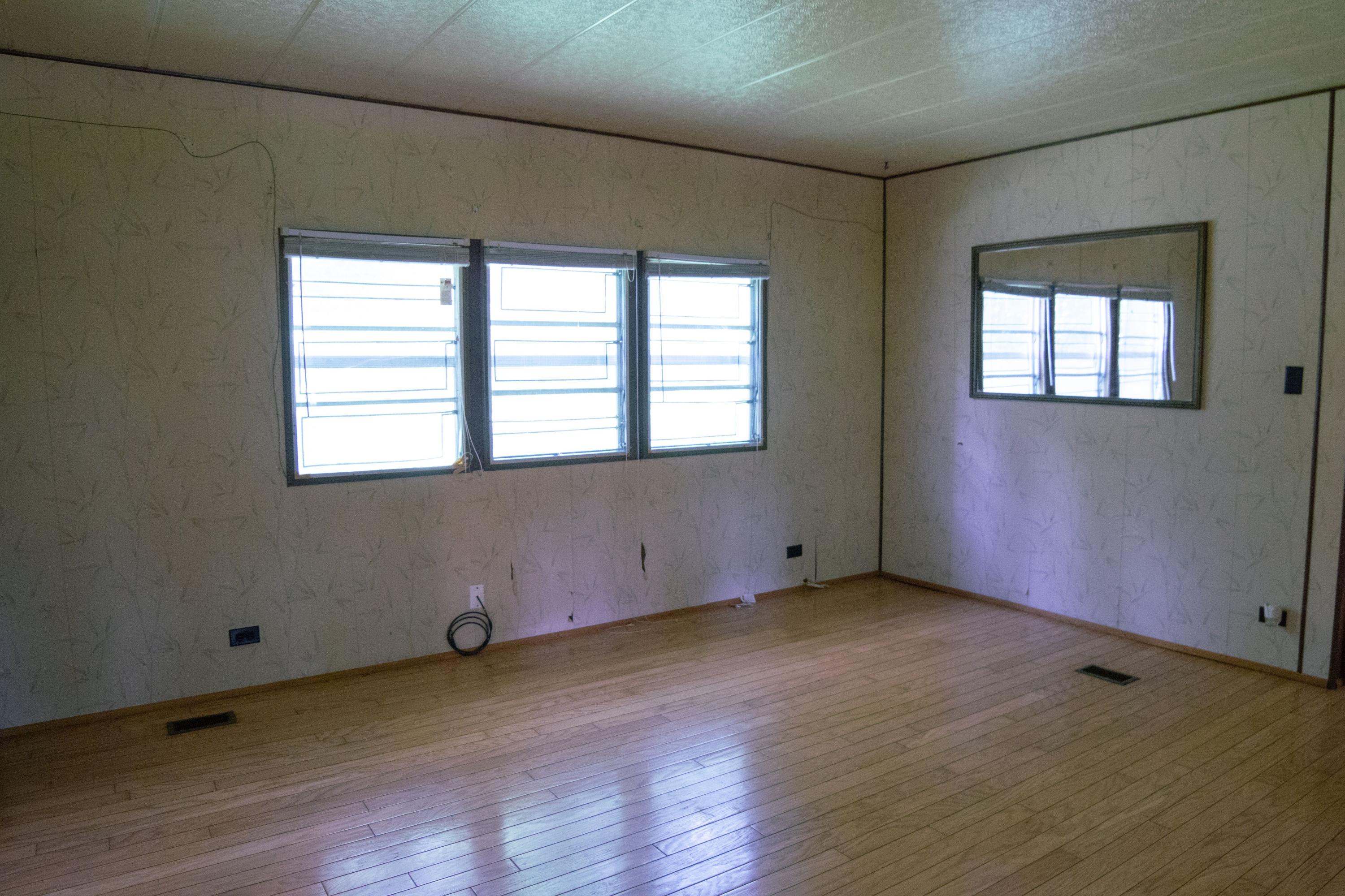 3207 Clear Springs Road Mascot, TN 37806 - Photo 8 of 19 Living room with hardwood floors and lot