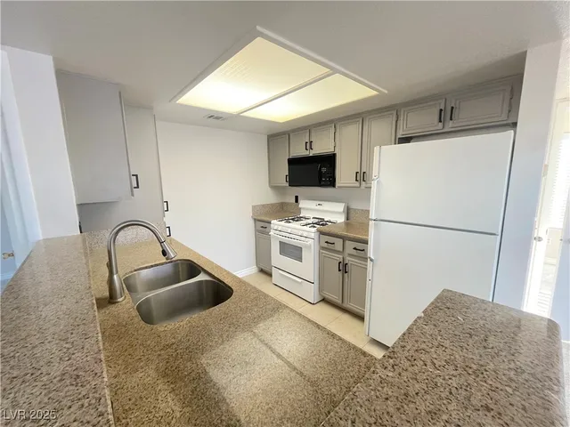 $1,395 | 8070 West Russell Road, Unit 2004, Las Vegas, NV 89113