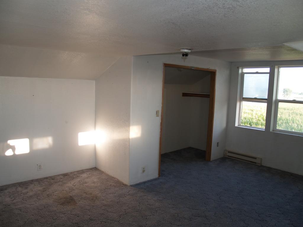 1921 Fordyce Road Sunnyside, WA 98944 - Photo 9 of 9 an empty room with windows and closet