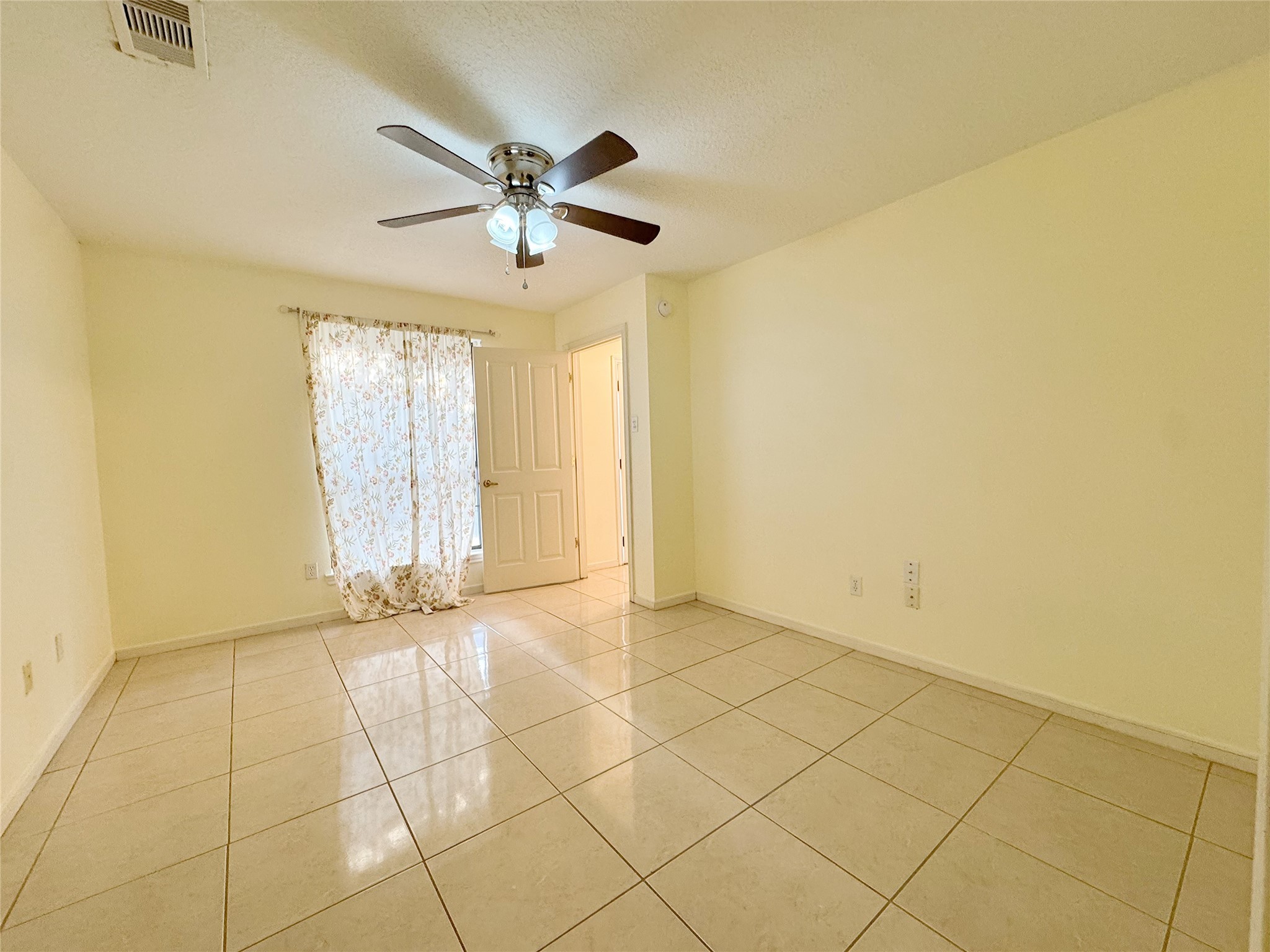 8631 Mapletwist Street Houston, TX 77083 - Photo 11 of 25 a view of an empty room