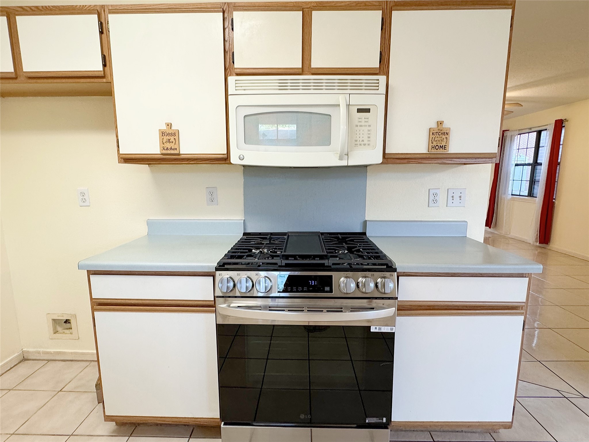 8631 Mapletwist Street Houston, TX 77083 - Photo 8 of 25 a stove top oven sitting inside of a kitchen
