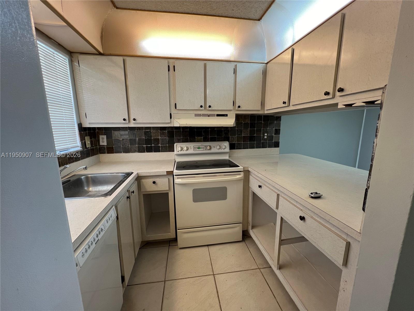 809 Northeast 214th Lane, Unit 2 Miami, FL 33179 - Photo 3 of 19